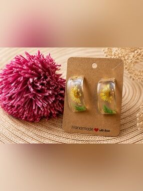 Handmade Pressed Daisy Resin Hoop Earrings Gold Botanical Boho Jewelry